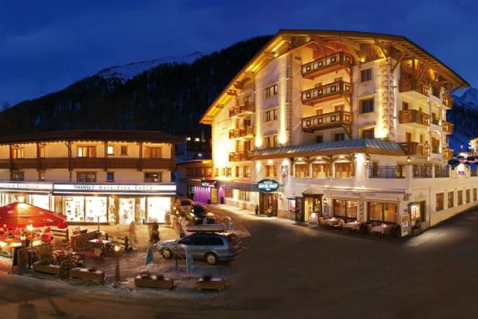 Hangl Beauty & Exklusives Carolin (oua_24017829_image) Hangl Beauty & Exklusives Carolin (oua_24017829_image)