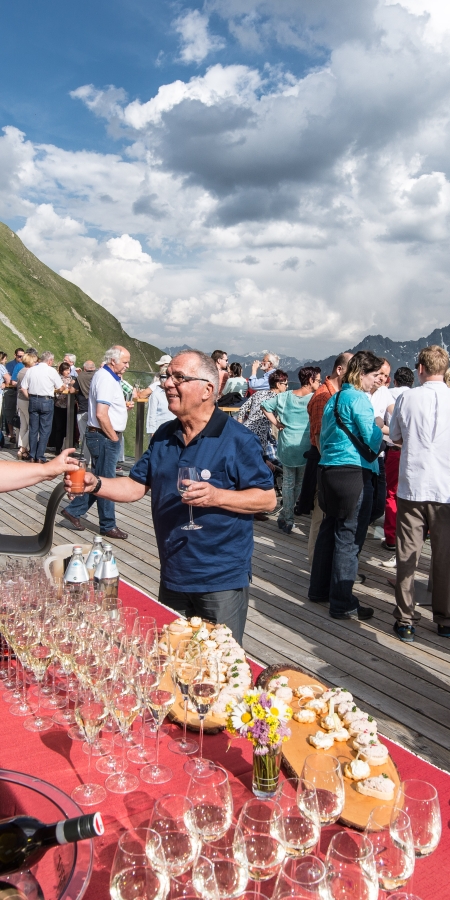 The Graubünden gourmet experience par excellence - the summit pleasure at 2500 m above sea level.